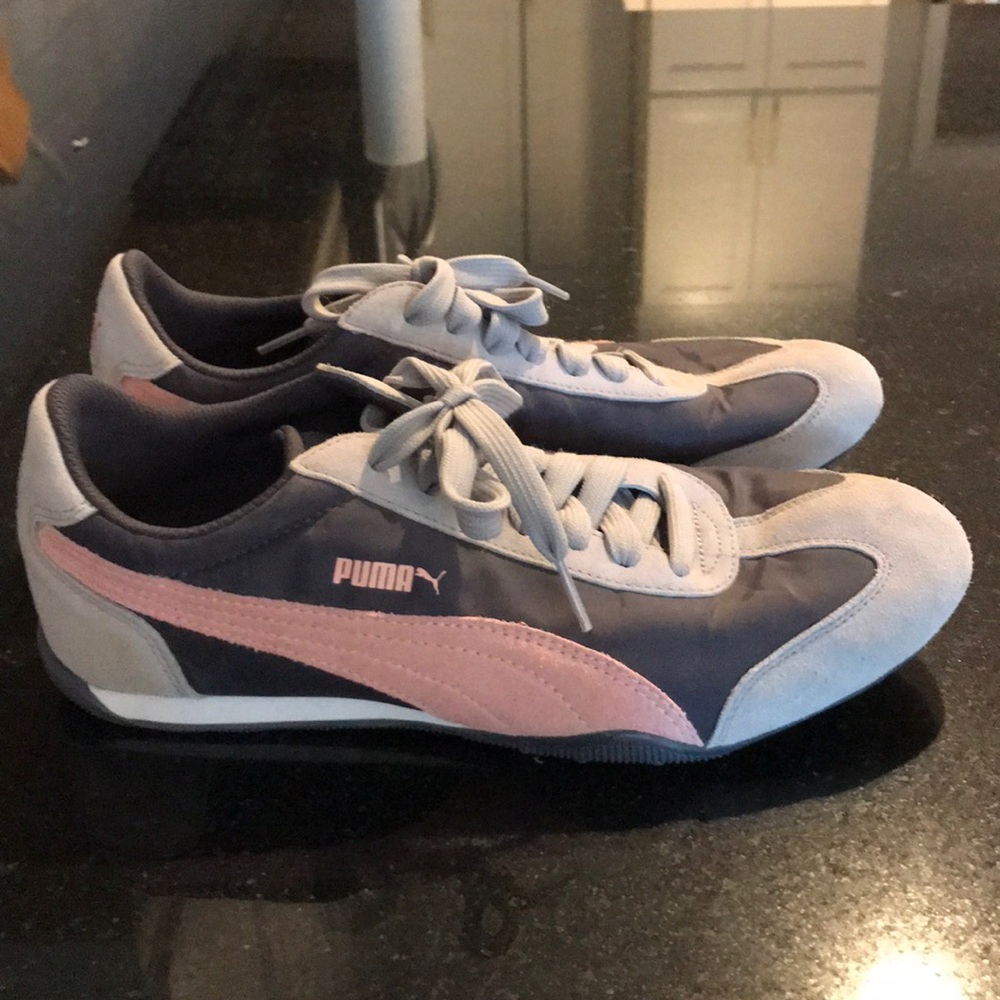 Women’s sneakers size 10